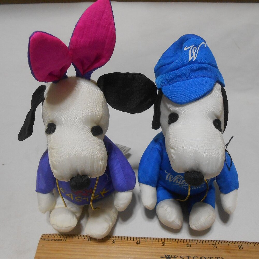LOT 2 PEANUTS PLUSH SNOOPY TOYS EASTER BUNNY & WHITMAN'S CANDIES TOYS COLLECTORS